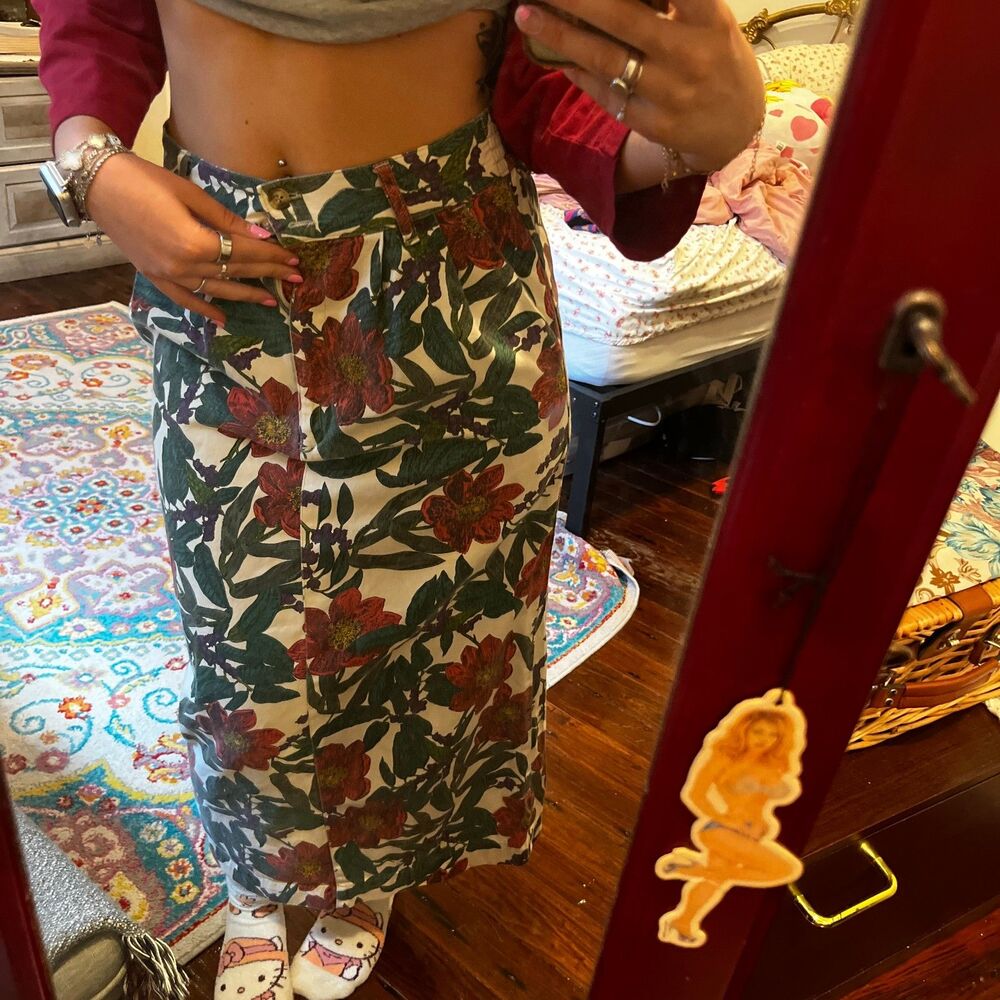cotton floral vintage maxi skirt with back slit and deep contrast coloring